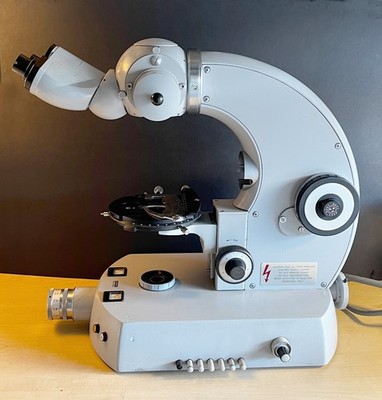 Carl Zeiss Universal Research Microscope with viewfinder, x-y stage ...
