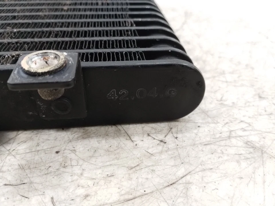 Triumph Thruxton 900 2005 enfriador de aceite Foto 3 de 4