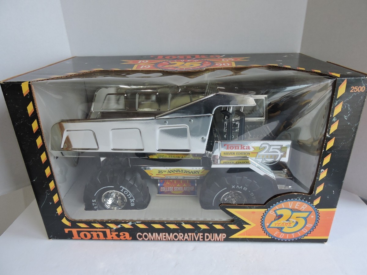 1990 VINTAGE Mighty Dump Truck 25 Year Silver 2500 NEW IN ORIGINAL  BOX