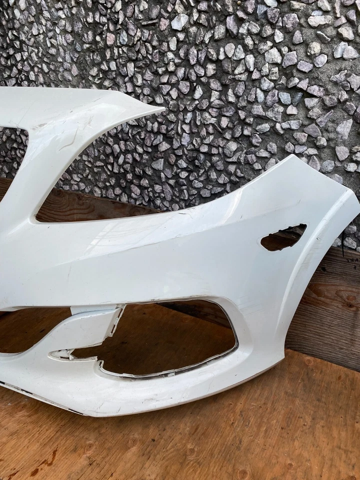 Cubierta del parachoques delantero E5417 fabricante original Mercedes-Benz Clase B B250 2015 a 2017 Foto 2 de 4