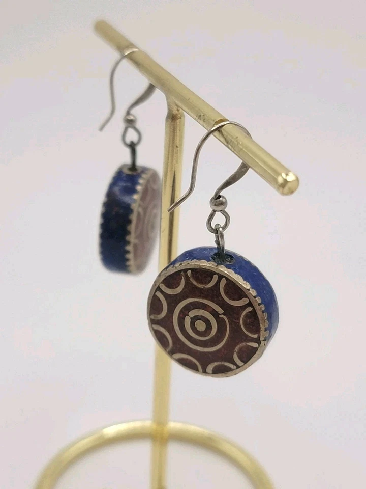 Pendientes Boho artesanales con incrustaciones de lapislázuli y ágata nepalíes Foto 2 de 4