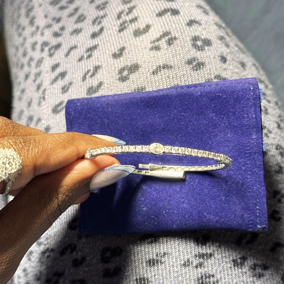 Brazalete flexible de diamantes de laboratorio de 2,5 quilates de oro macizo de 14 k Foto 4 de 4