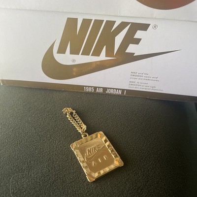 Seltener Nike Air Jordan Schlüsselanhänger Key Chain Gold Neu Sammlerstück aus Trainern