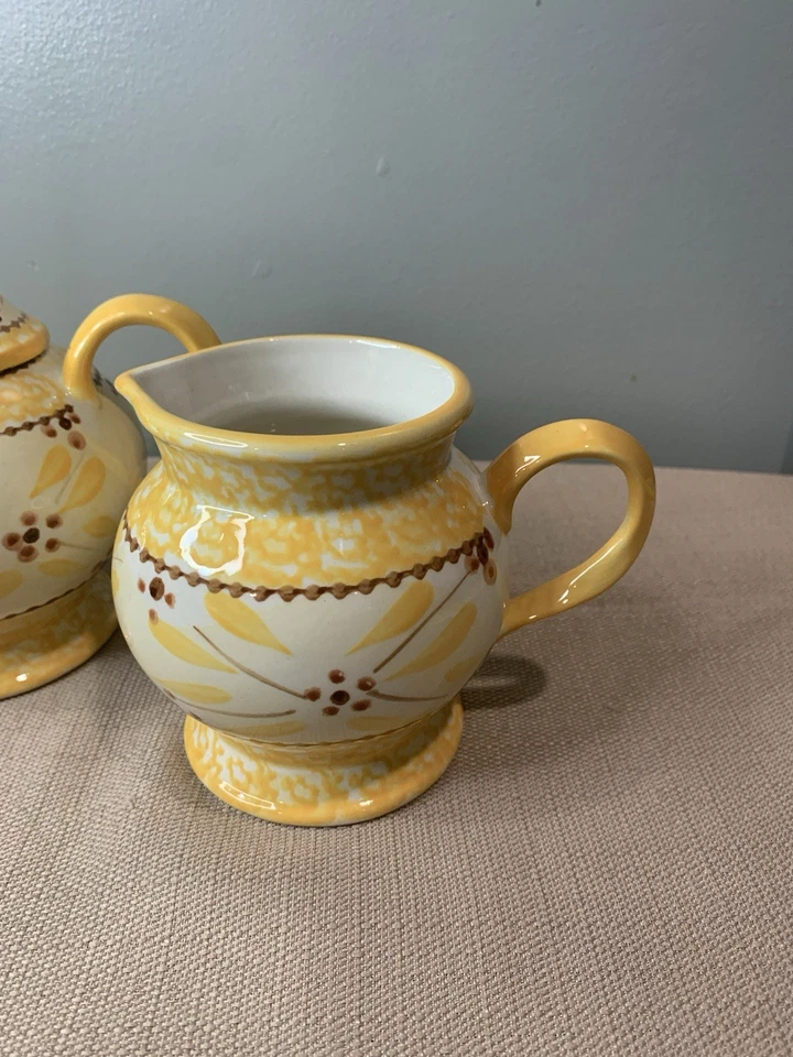 Temptations By Tara Old World Yellow Sugar Bowl And Creamer Set. - Image 3 of 4