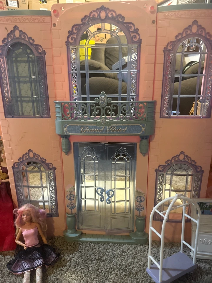 Barbie Grand Hotel con accesorios, 2001 Foto 2 de 4