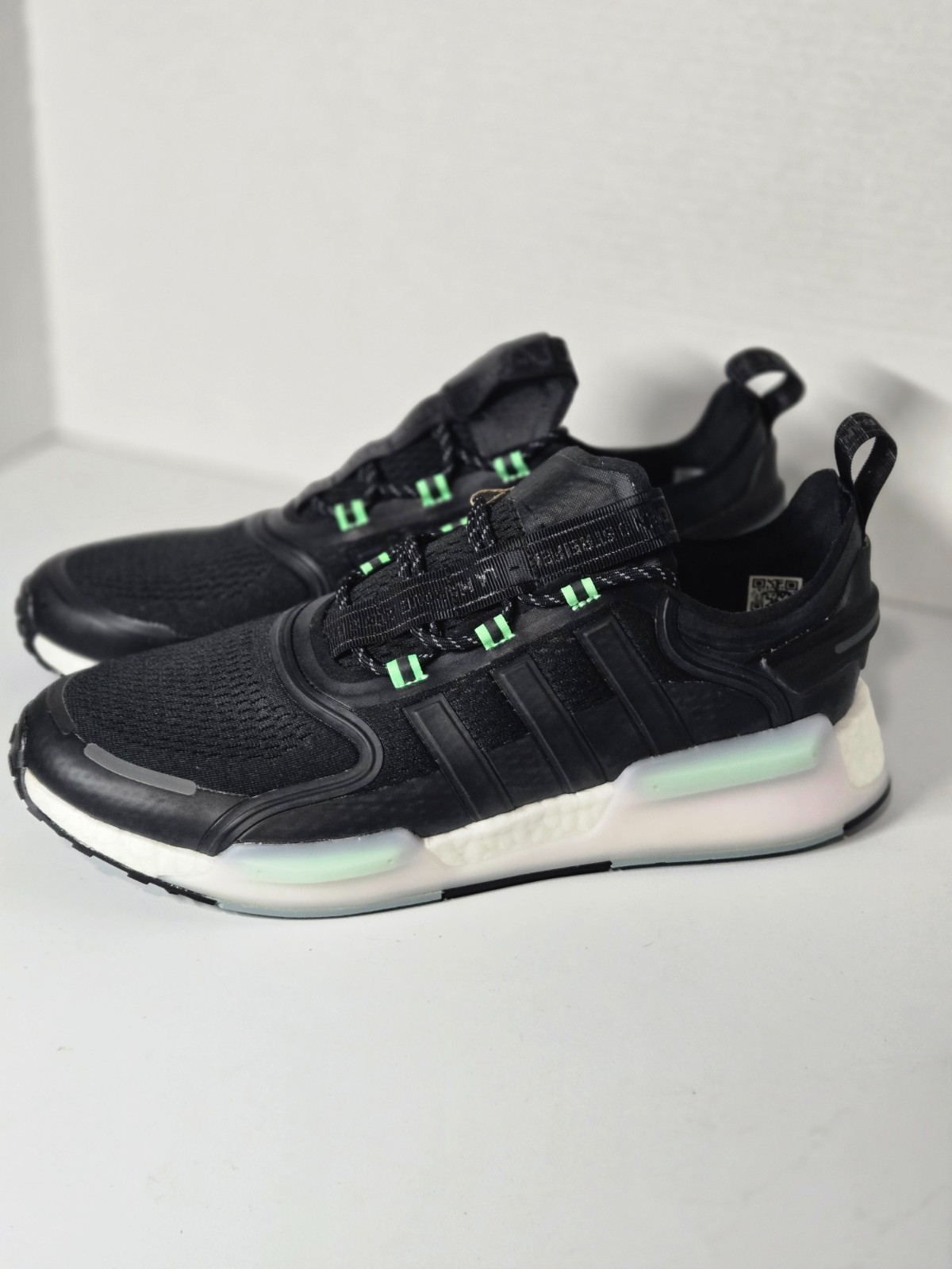 SAOLA Adidas Sneakers Uomo Taglia 13 Nero Bianco Verde NMD_V3 Scarpe da Corsa