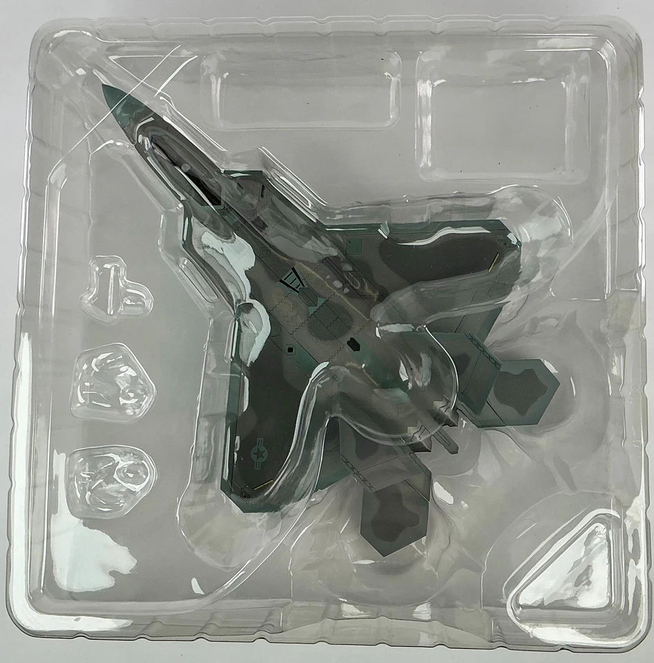 Hobby Master HA2810 F-22A 412th TW 411th FLTS 'Raptor 07' 1/72 Scale Model - Image 3 of 4