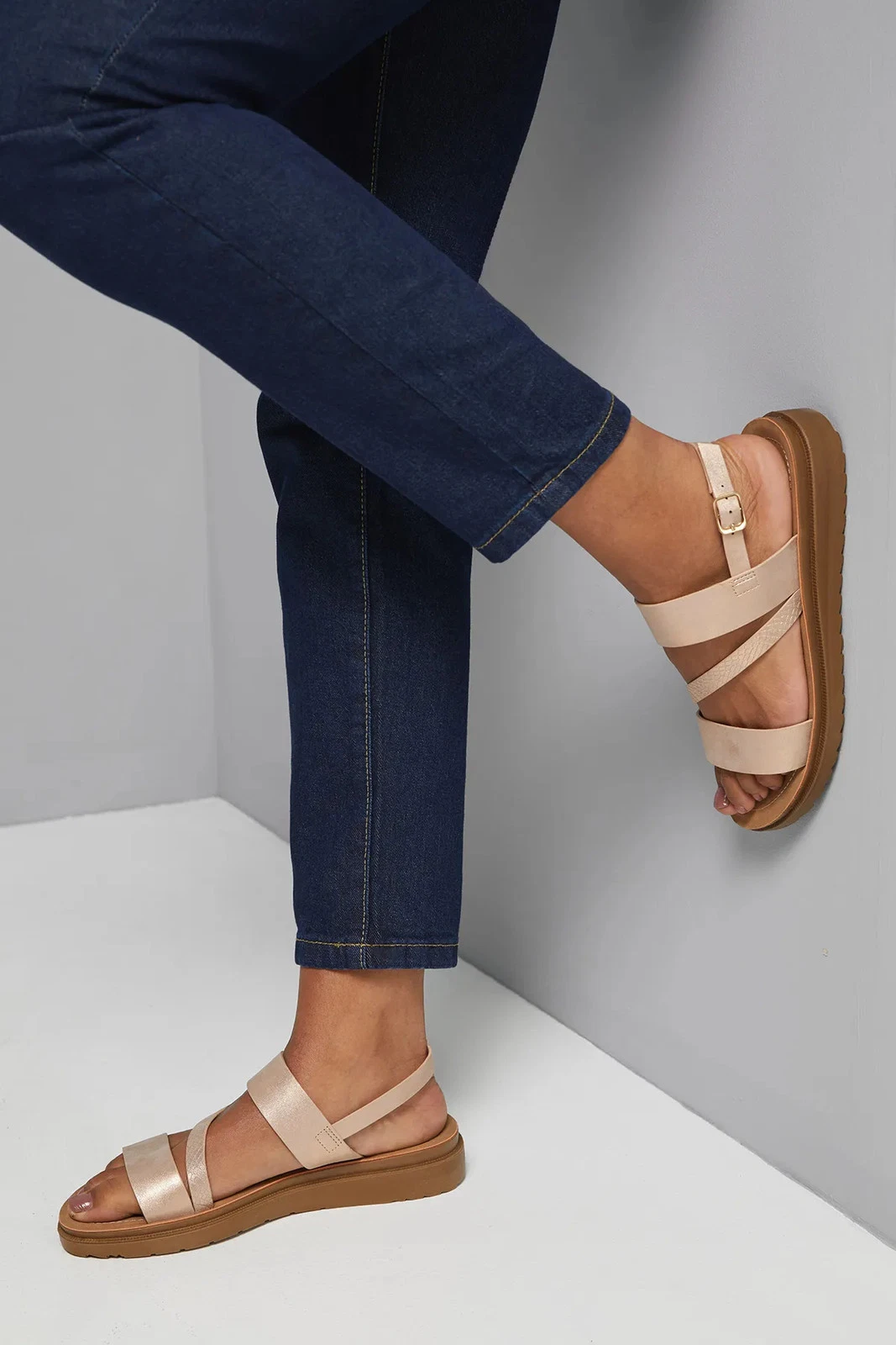 Good For The Sole Rose Gold Wedges Womens Daywear Sandals