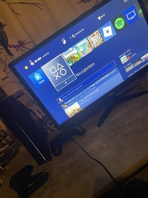 Sony PlayStation 4 Pro 1TB Spielkonsole mit 2 DualShock 4 Controllern - Schwarz