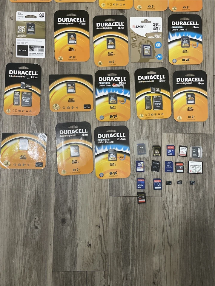 Lot of 40 SD MicroSD CompactFlash Memory Stick Camera Memory Cards Various Sizes - Image 3 of 4