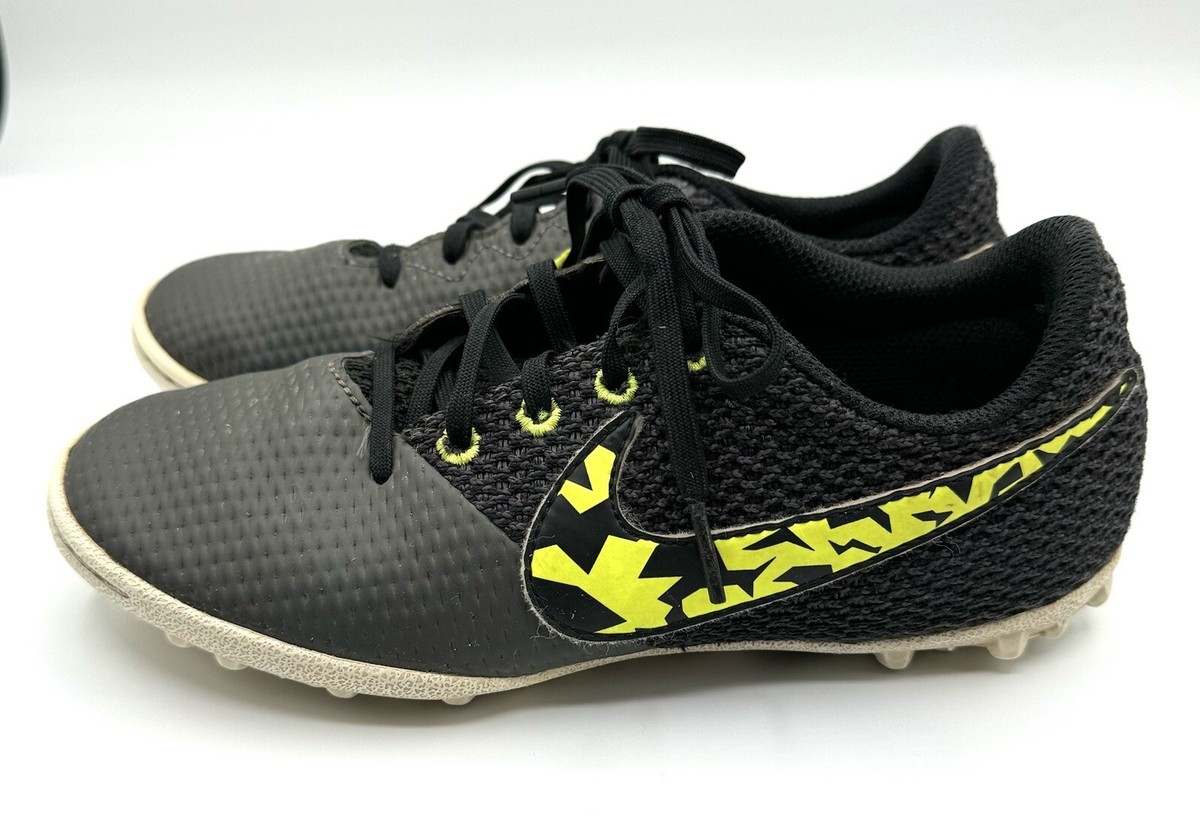 Nike Indoor Court Cleats Boys size 3.5Y Elastico Pro III IC 685360