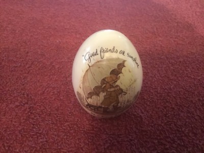 Holy Hobbie Ceramic Egg ''Good friends are sunshine on a rainy day'' 