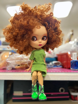 12'' Nude Blythe Doll, Red Curly Short Hair, Glossy Face, Tan Skin, Random Eye