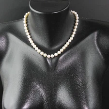 BEAUTIFUL VINTAGE WHITE AKOYA 7.5/7.8 mm PEARL NECKLACE 18" w/ INVISIBLE CLASP 