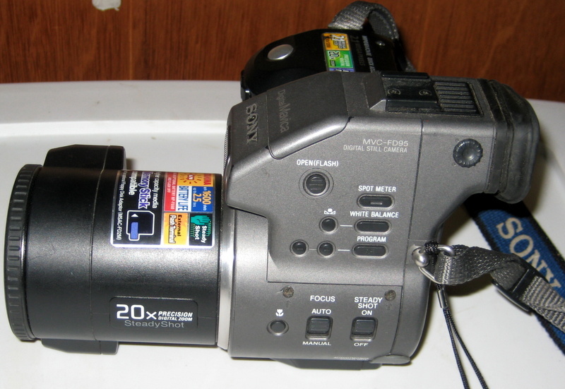 SONY Digital Mavica MVC-FD95 動作品 Sony Mavica MVC-FD95 2.1 MP Digital Camera - Black