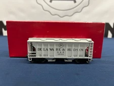 Branchline Trains HO Delaware & Hudson #12044 2-Bay Covered Hopper Car 11009-2