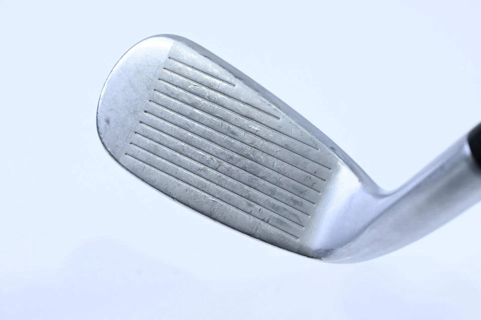 Cleveland Smart Sole 3 Chipper / 42 Dergee / Regular Flex Steel Shaft - Image 2 of 4
