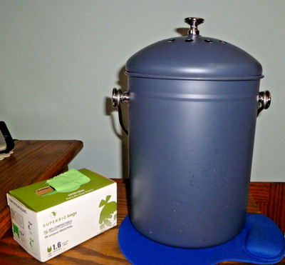 Counter Top Metal Compost Can + Bags. Great Condition. Navy Color