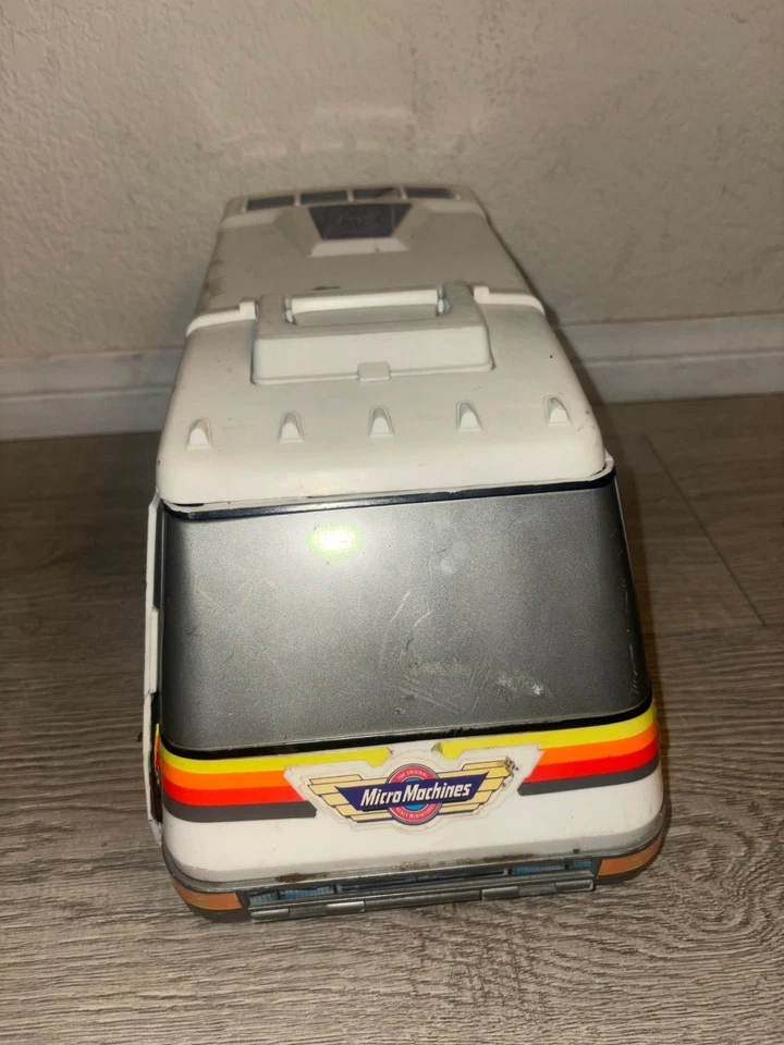 Vintage 1991 Micro Machines Galoob Super Van City Super Foldout Play Scene RV - Image 3 of 4