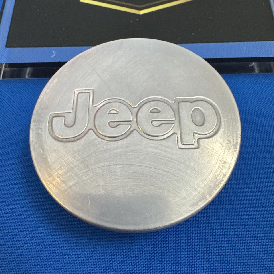 Tapa central Jeep Wrangler Grand Cherokee Compass Commander Liberty 52059522AA OEM Foto 3 de 4