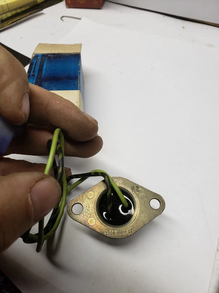 Interruptor termostático NOS Motorcraft Ford AC D2OZ19618A YH9 1972 TORINO MONTEGO - Imagem 3 de 3