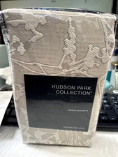 Hudson Park Collection Meadow Silhouette Standard Size Pillow Sham New