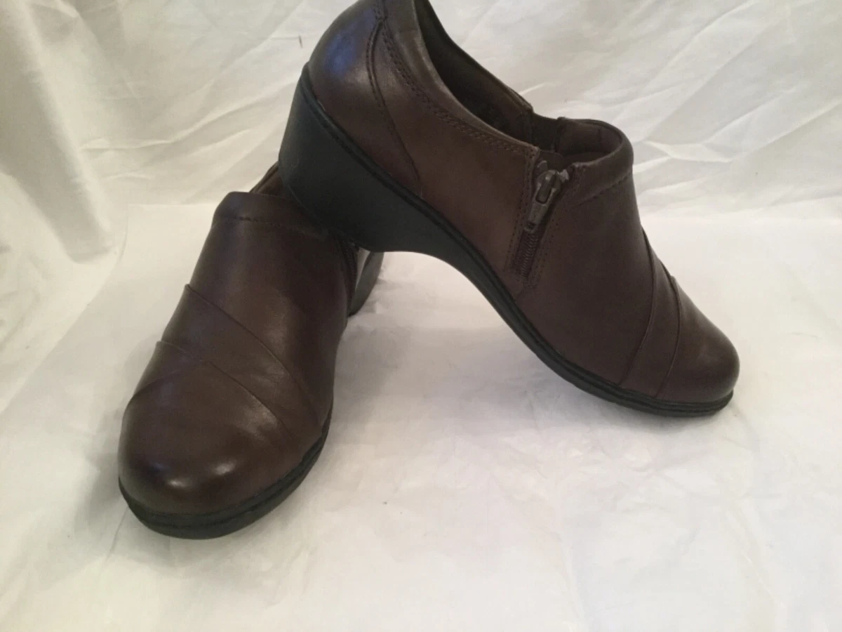 Clarks Collection 软垫女式踝靴拉链 8.5 M 码棕色