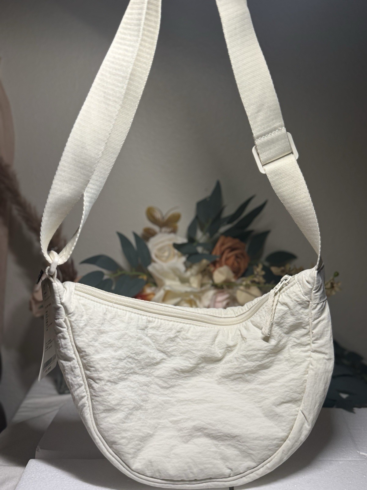UNIQLO Off-White Solid Crescent Zip Shoulder Bag Adjustable Strap Women’s — image 3