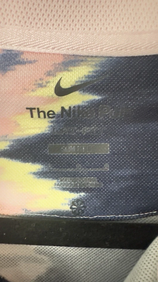 NUEVO CON ETIQUETAS Nike Polo DriFit Tie Dye Azul/Rosa Tenis Camisa Para Hombre Talla Grande DV8915-663 Foto 4 de 4