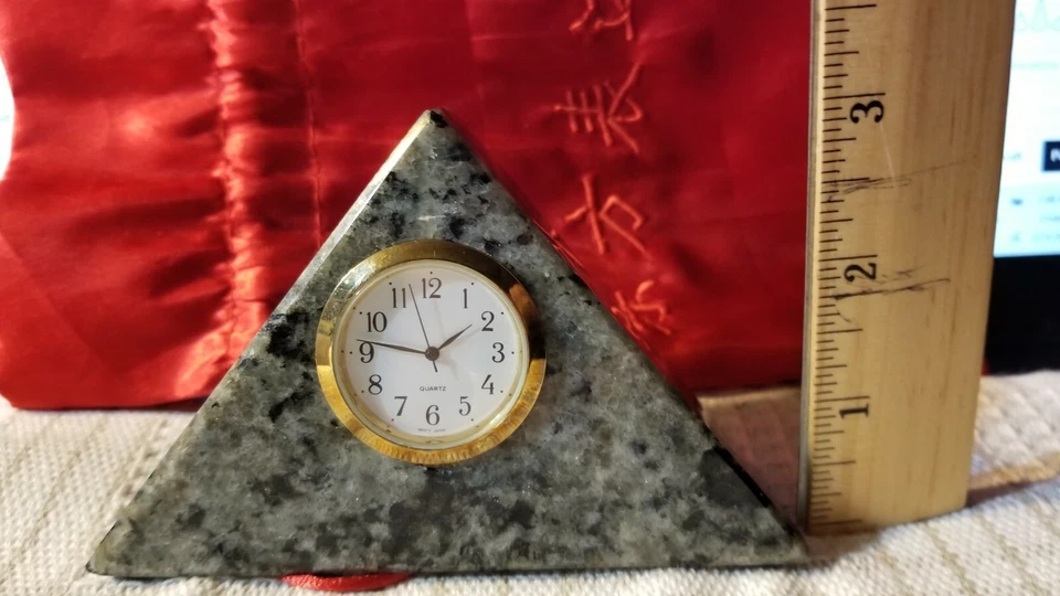 Granite Desk Clock 4.5" x 3" x 1" - runs , keeps time, new battery - Image 4 of 4