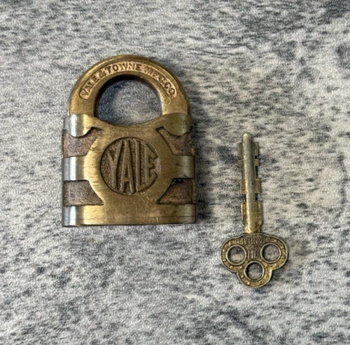 Vintage Working Small Yale & Towne Clover Brass Padlock Lock Y&T USA w/ F42 Key