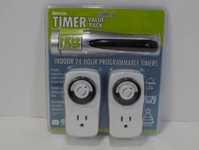 IIIWoods Convenient Indoor 24-Hour Programmable Timer Value Pack with Flashlight