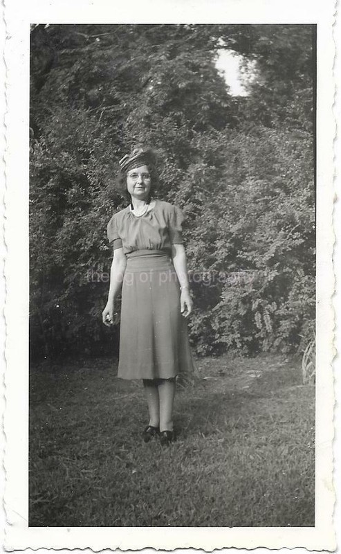 1930's 40's LADY Vintage FOUND PHOTO bw Woman FREE SHIPPING Original  99 8 YY