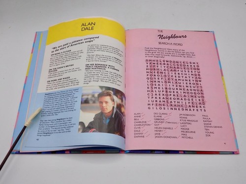 NEIGHBOURS TV Soap ANNUALS 1989 1990 1991, Special & Fact / Interviews Book - Picture 7 of 24
