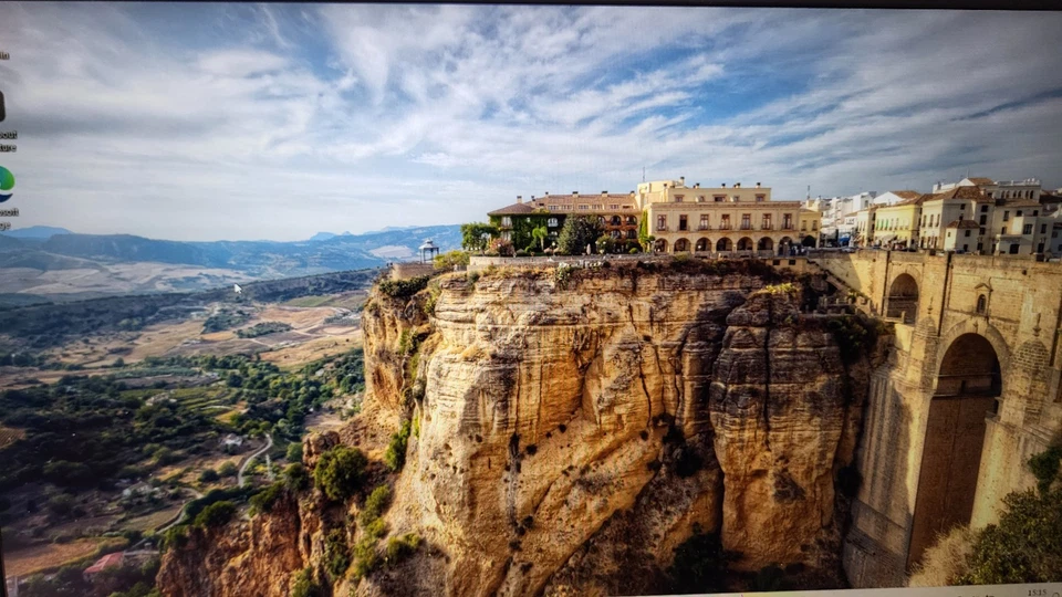 Dell Inspiron 3501 15.6inch laptop, Win 11, 256gb SSD, 8GB ram, Intel I3 11thGen - Image 3 of 4