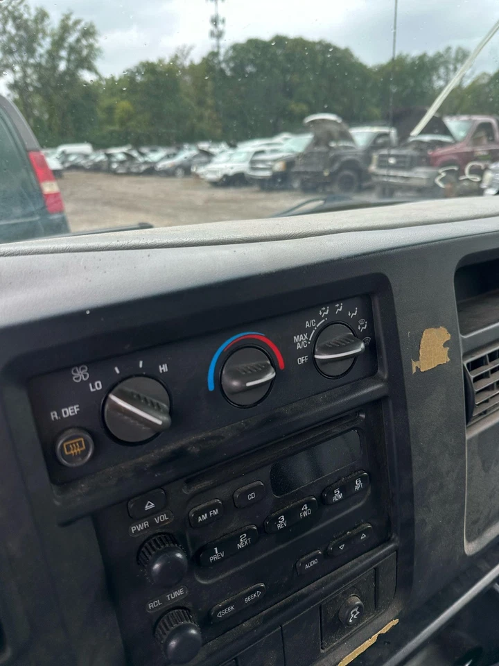 01 02 03 04 05 06 07 Control de aire acondicionado calentador Chevy Express 3500 Foto 2 de 4