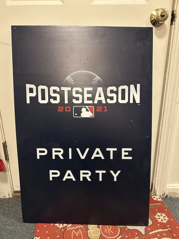 ¡Letrero de fiesta privada post temporada 2021 de los Medias Rojas! ¡Usado para eventos privados en Fenway! Foto 2 de 2