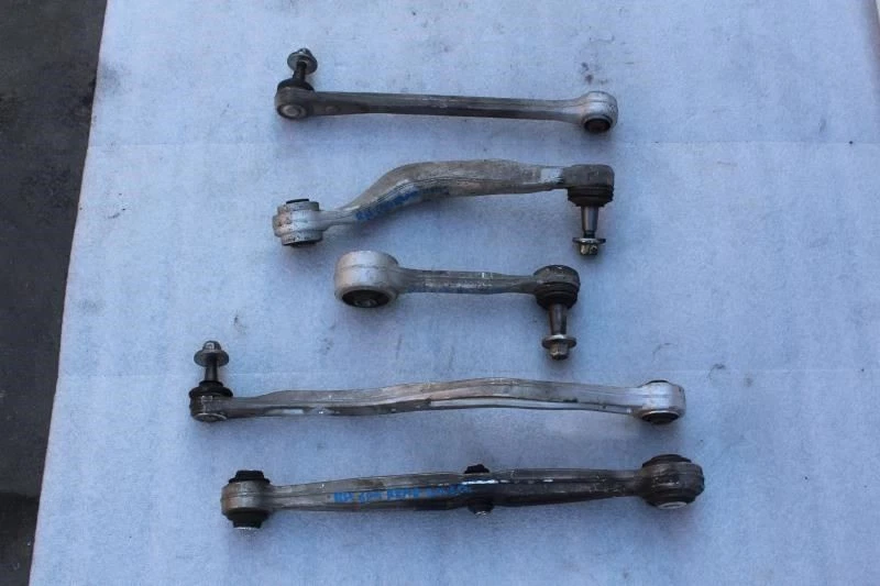 Lexus LS460 2007 lado del pasajero derecho brazos de control inferiores traseros 5 piezas Foto 3 de 4