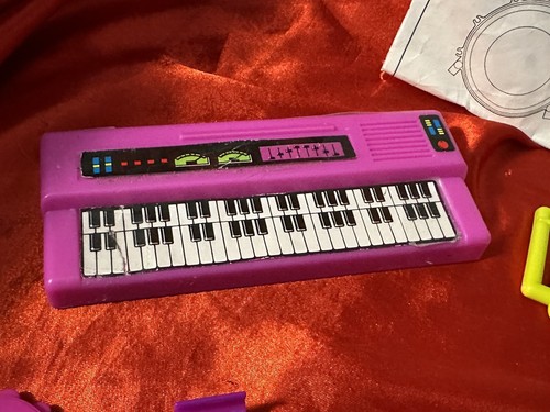 Barbi Rockers Synthesizer And Instruction Manual - Picture 2 of 8