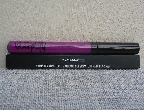 MAC Vamplify Lip Gloss, #How Chic Is This? 5ml/0.16oz, Brand New in Box! - Picture 4 of 4
