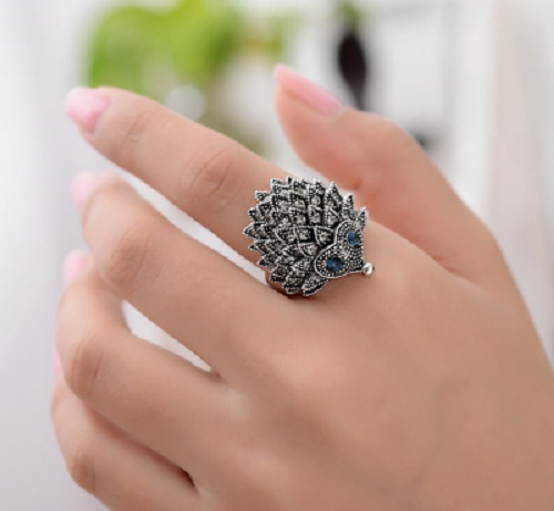 Bague Argentée Avec Pierre Rectangle Bleue Et Strass - Taille 58, Neuve Et Tendance