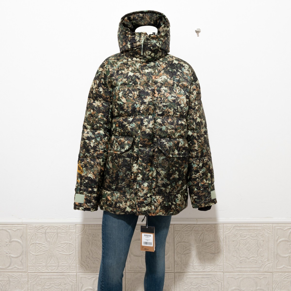 THE NORTH FACE Down Feather 100% Nylon 94% Polyester 6% From