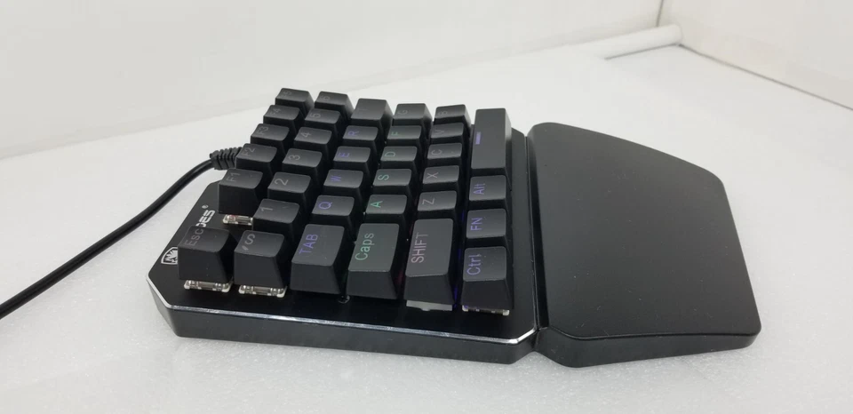 Sades Gaming One-Handed Mechanical Keyboard Backlit ~ Tested Great Condition - Image 3 of 4