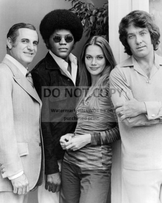 ''THE MOD SQUAD'' CAST FROM THE ABC TV SHOW 1972 - 8X10 PUBLICITY PHOTO (AB-024)