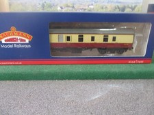 BACHMANN OO MK1 BG FULL BRAKE COACH BR CRIMSON/CREAM.  CAT NO.39-177D