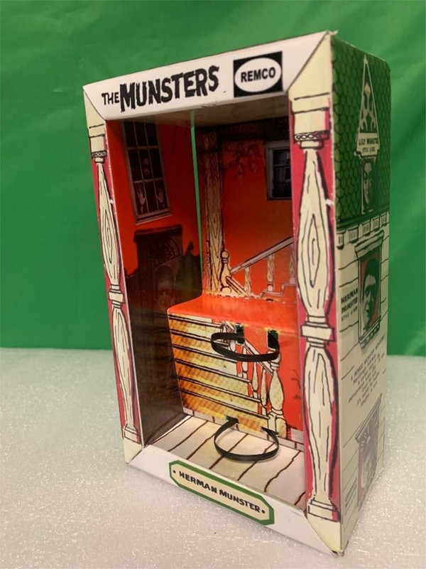 Kayro  Vue THE MUNSTERS REMCO  BOX  HERMAN, GRANDPA, LILY