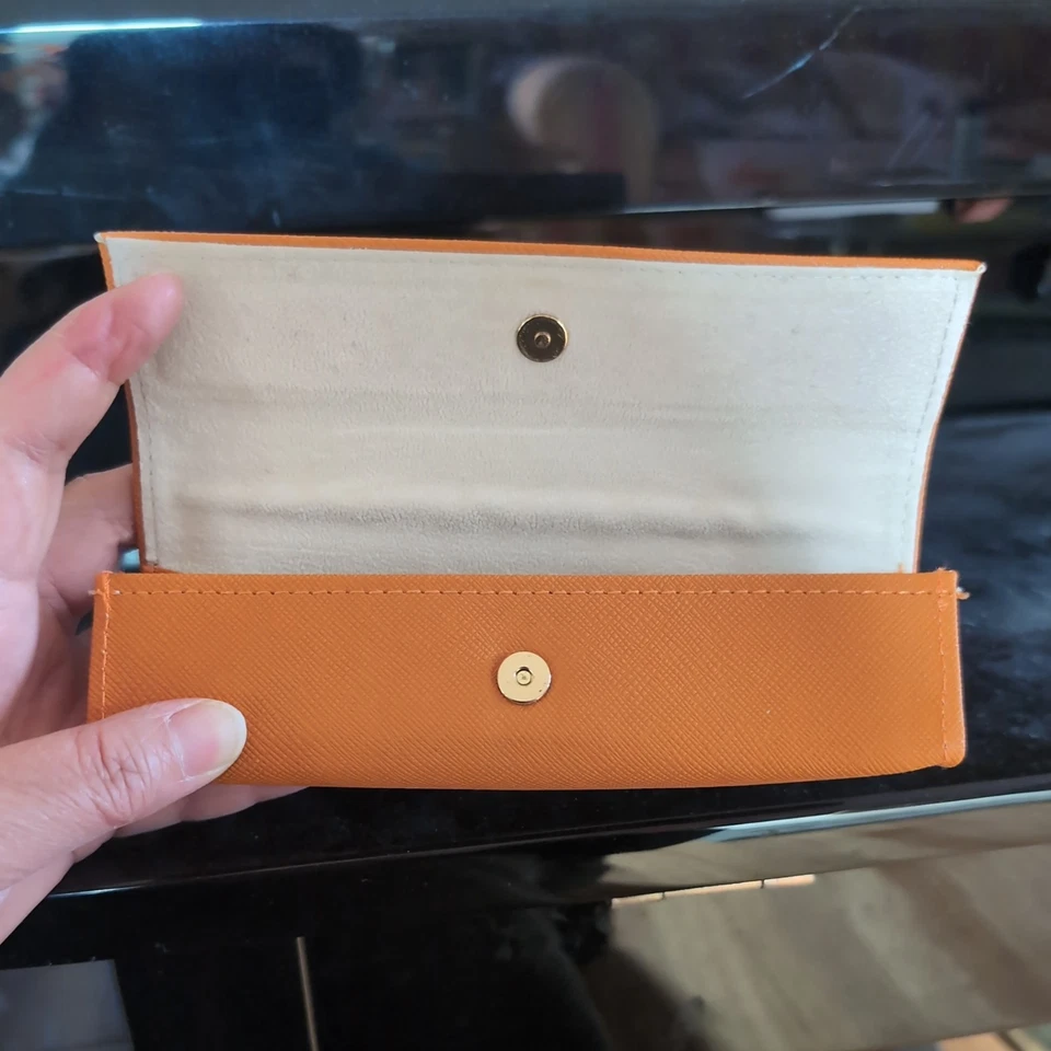 Estuche para gafas Tory Burch de cuero saffiano naranja con logotipo dorado - nuevo Foto 3 de 4