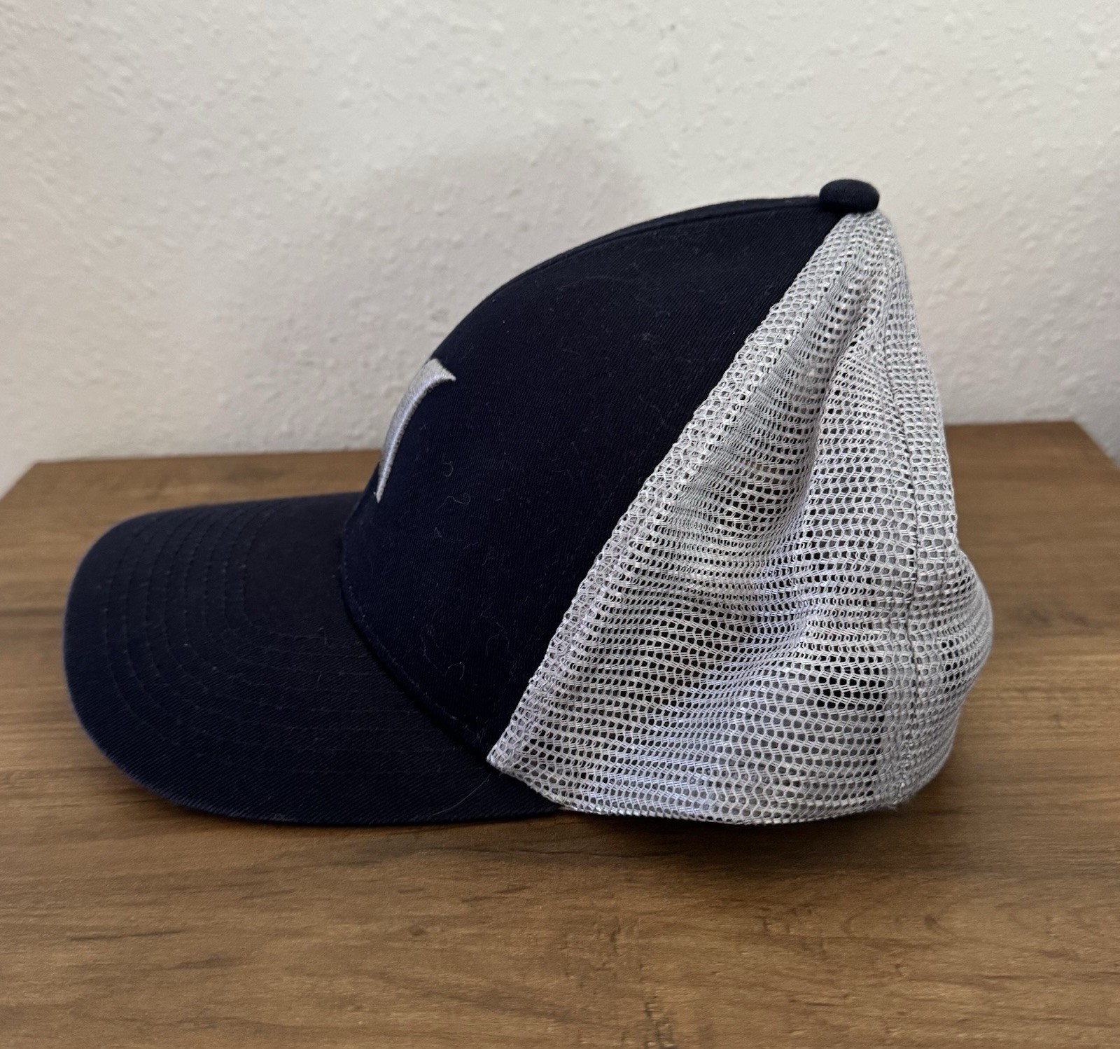 Hurley Icon Solid  Trucker Cap / Hat  Adjustable … - image 2