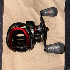 lew's carbon fire baitcasting reel Right hand 7.5:1 Brand New out of package