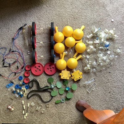 HUGE Vintage Lot of Capsela Parts